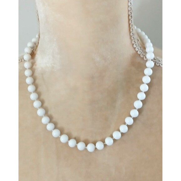 Vintage Monet White Beaded Necklace 18" Adjustable Gold Tone Chain Classic Retro - Picture 1 of 3